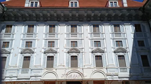 Esterh&aacute;zy palace, courtyard