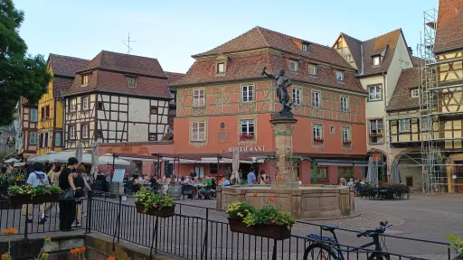 Place l'Ancienne Douane with Schwendi-fountain, Colmar