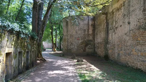 Tour along the city walls, Metz