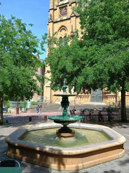 Place Jeanne d'Arc, in view of Saint S&eacute;gol&egrave;ne, Metz