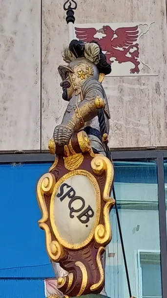 Fountain with soldier holding a SPQB shield, Basel
