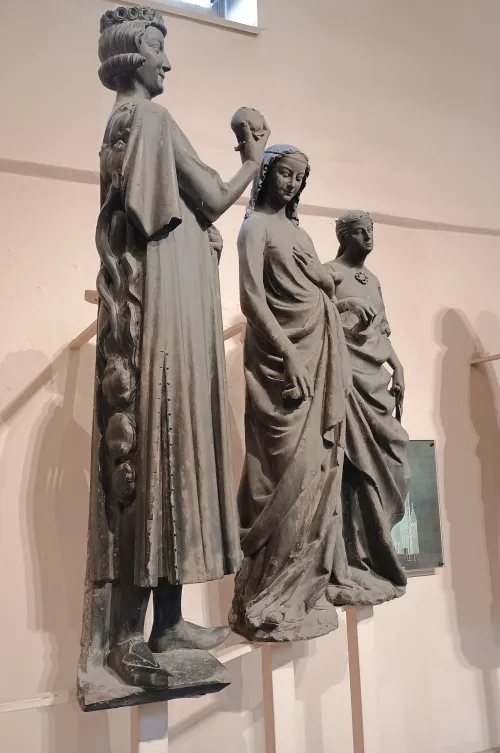 Seducer and foolish virgins, original sculptures from Strasbourg cathedral, Maison de l'Oevre Notre-Dame 