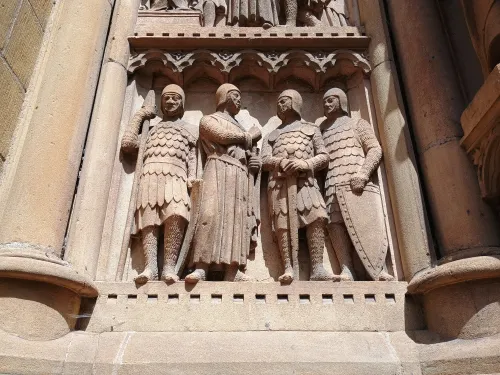 Ger&uuml;stete, Relief am Portal der Kirche Saint S&eacute;gol&egrave;ne, Metz