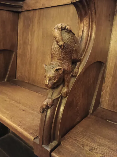 Figur einer Katze mit M&auml;usen, Sankt Martinskirche, Colmar