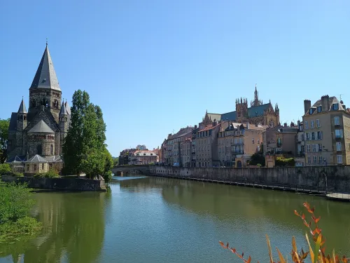 Blick auf den Temple Neuf und die Kathedrale von Metz
