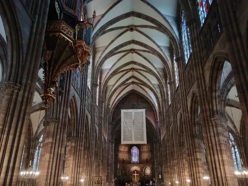 Im Kirchenschiff des Stra&szlig;burger M&uuml;nsters