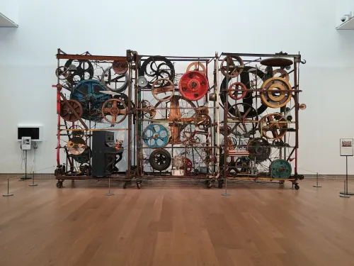 Gro&szlig;es Kunstwerk, Jean Tinguely Museum