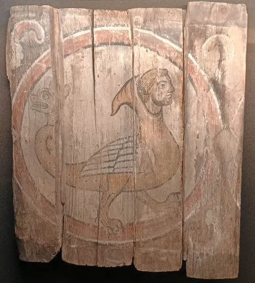 Fragment einer bemalten Holzdecke aus dem Mittelalter mit Darstellung eines Mischwesens, Mus&eacute;e de la Cour d'Or, Metz