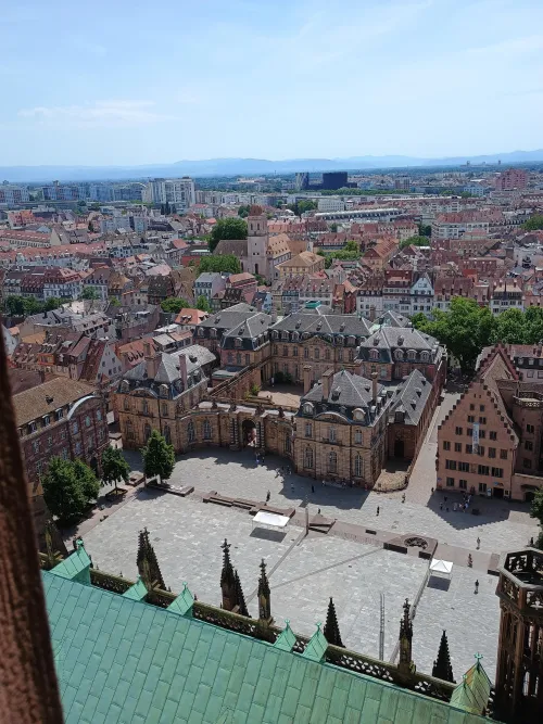 Blick vom Stra&szlig;burger M&uuml;nster auf das Palais Rohan und das Maison de l'Oevre Notre-Dame