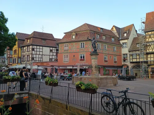Place l'Ancienne Douane mit Schwendi-Brunnen, Colmar