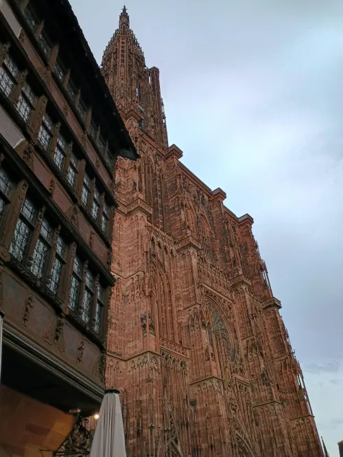 Blick vom Maison Kammerzell auf die Westfassade des Stra&szlig;burger M&uuml;nsters