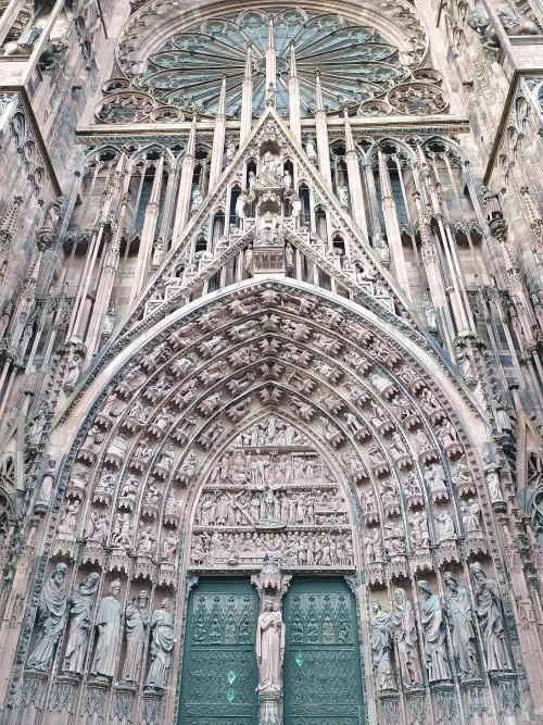Zentrales Portal an der Westfassade des Stra&szlig;burger M&uuml;nsters