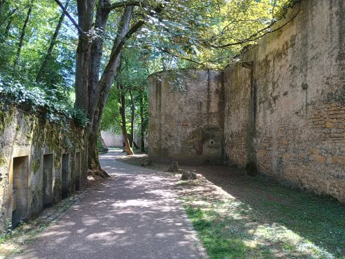 Spaziergang entlang der mittelalterlichen Stadtmauer, Metz