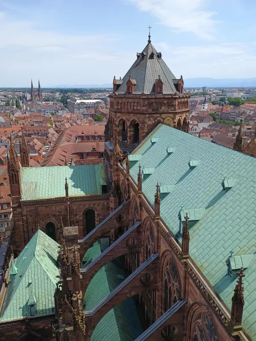 Blick &uuml;ber das Stra&szlig;burger M&uuml;nster w&auml;hrend des Abstiegs von der Plattform