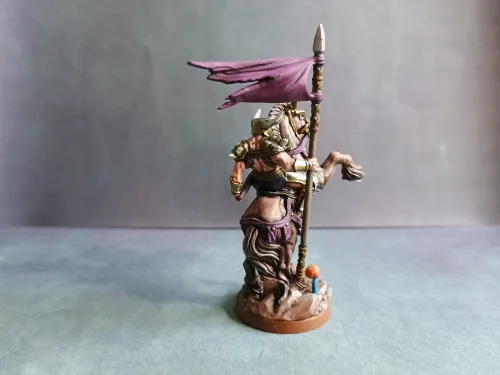 HoMM 3 Dungeon Might hero, from behind